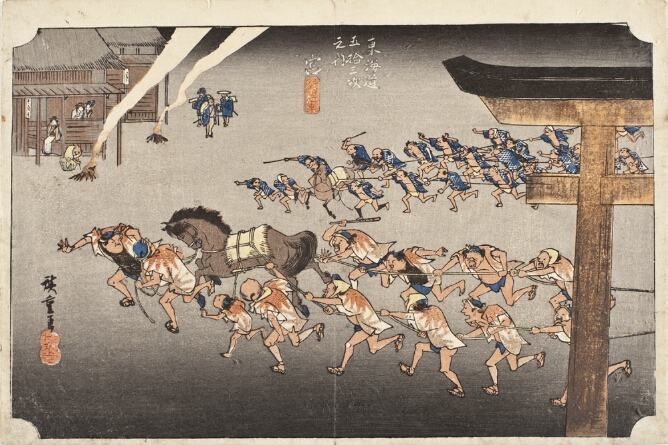 A color print of two teams of men running with a horse, one group wearing red and the other group wearing blue, holding a rope, passing a shrine gateway