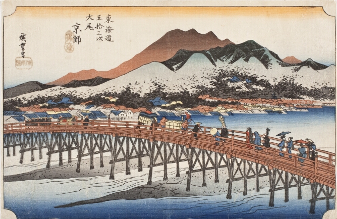 A color print showing a bird's eye view of figures crossing a bridge, some with cargo, over a river with a background of rooftops at the base of mountains